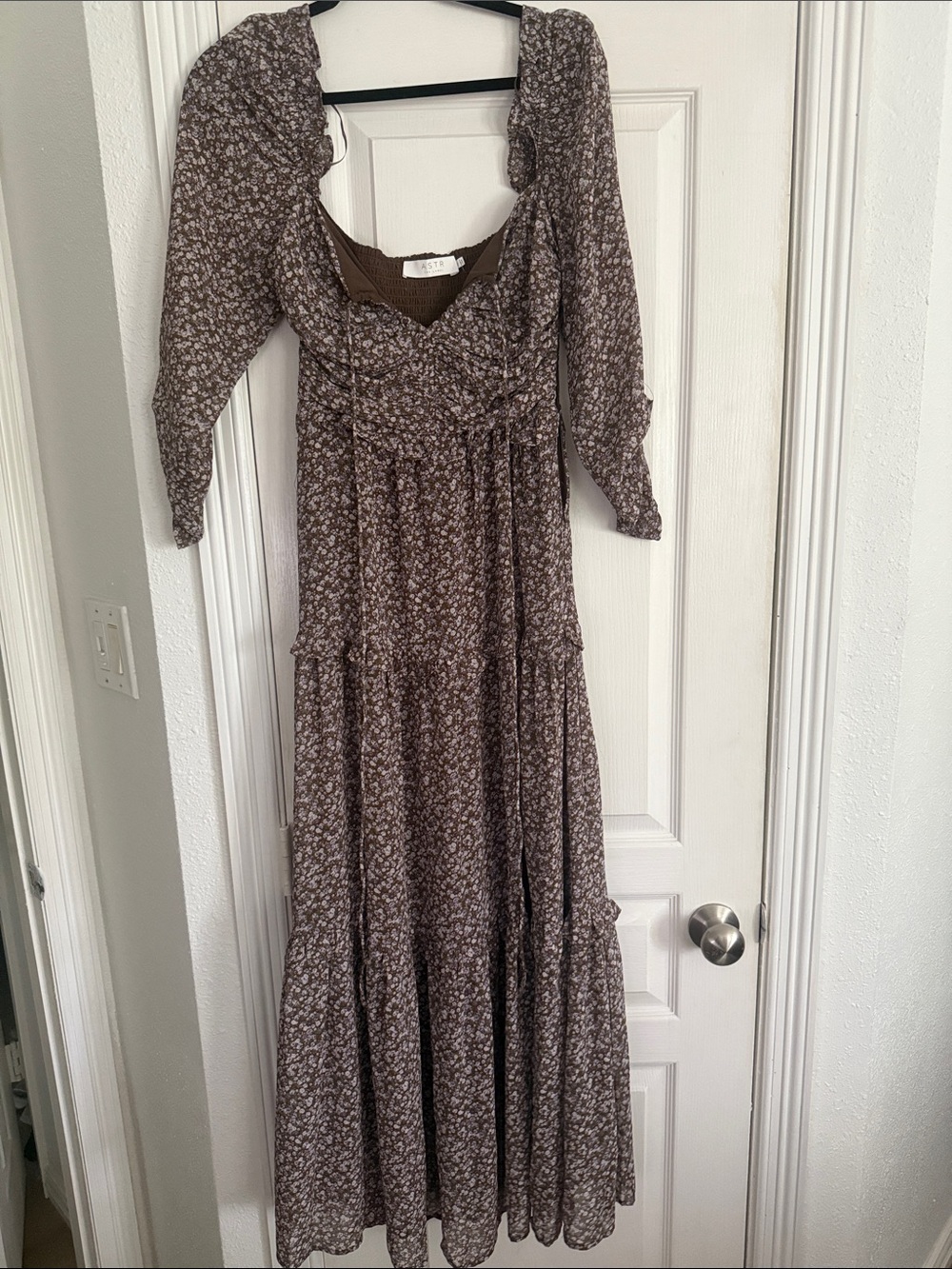 ASTR Brown Floral Tiered Maxi Dress with Puff Sleeves with slit size XS